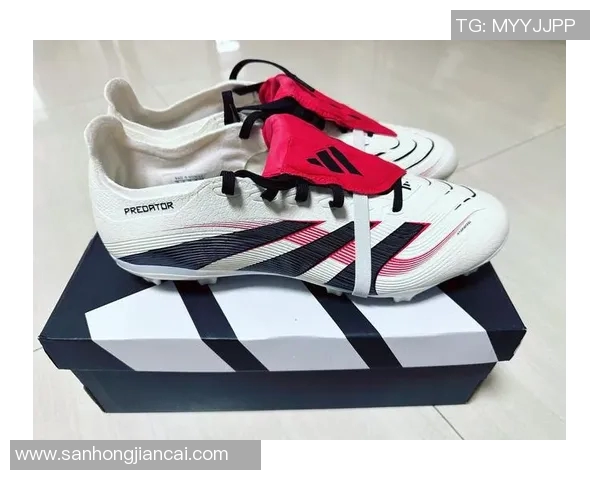 球星专用分离式鞋舌足球鞋揭秘提升控球与舒适度的创新设计 球星专用分离式鞋舌足球鞋揭秘提升控球与舒适度的创新设计